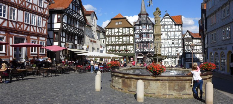 Marktplatz Fritzlar mit Gastro